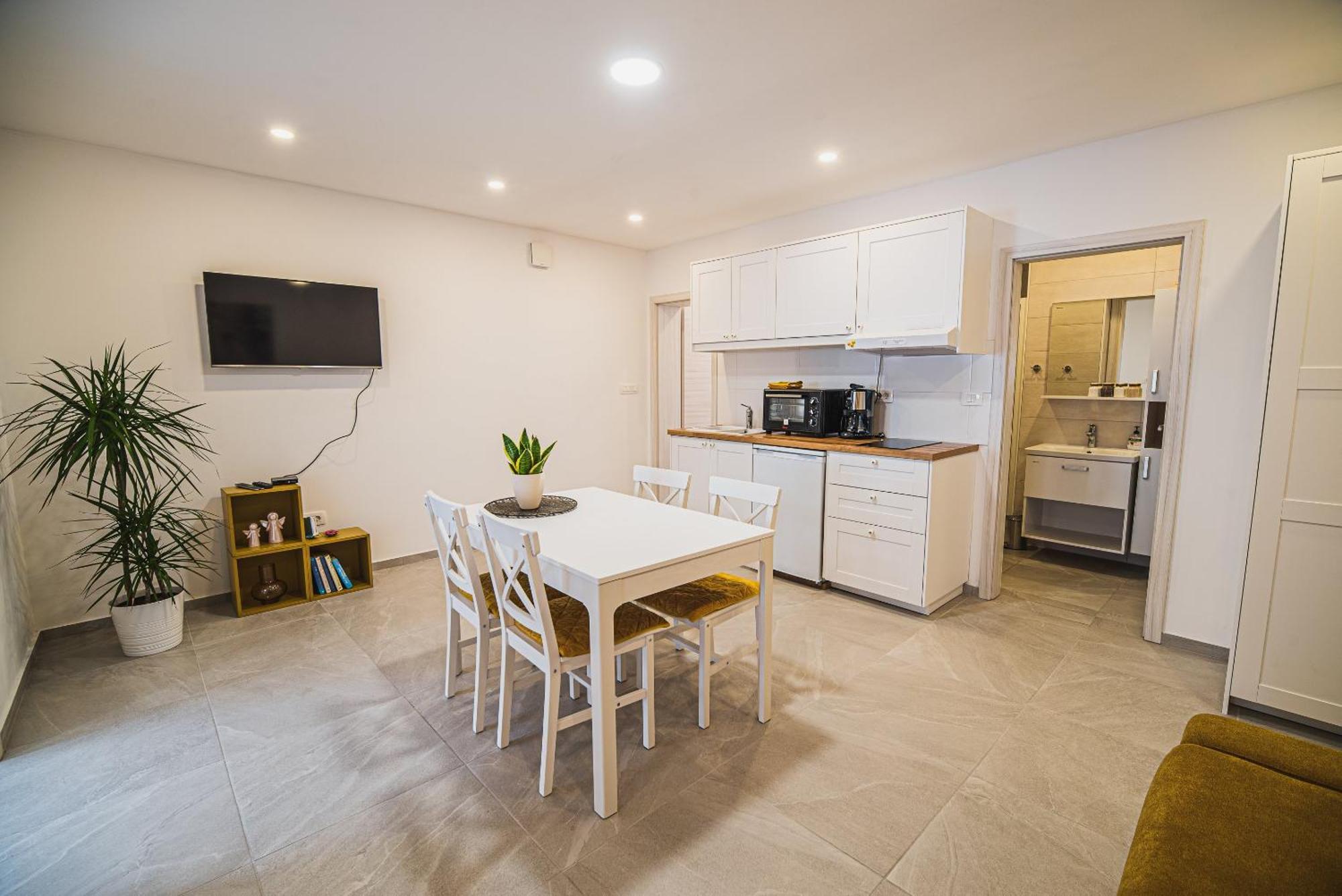 Gotar Apartment With Garden Kobarid Kültér fotó